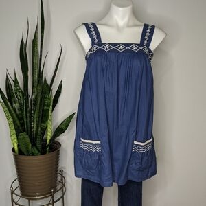 ✨3/$15 Urban Behavior blue embroidered tank top XS